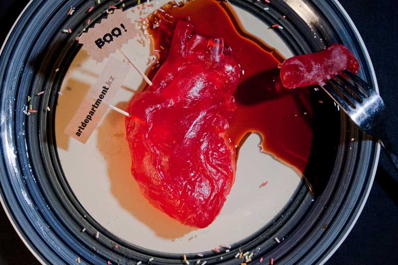 Сердце анотомическое на тарелке